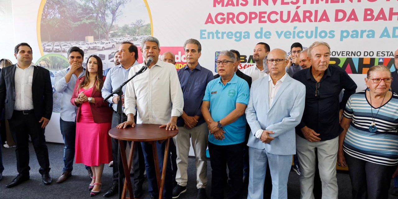 Governo da Bahia impulsiona o setor agropecuário com entrega de 55 veículos novos à Adab e anúncio de concurso público