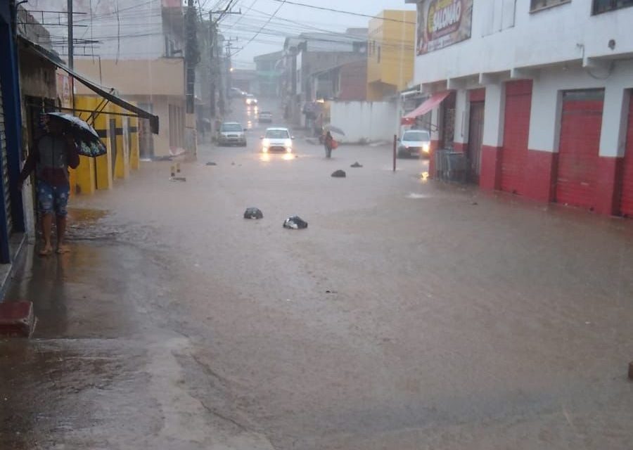 Chuvas: Defesa Civil registra deslizamentos, alagamentos em escola e queda de arvores em Itabuna