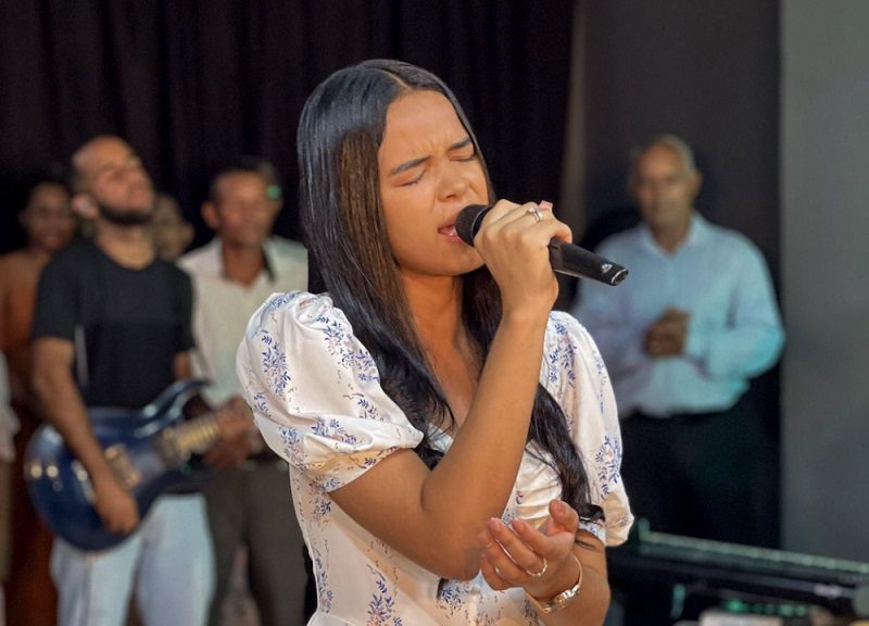Cantora gospel de Ibirapitanga morre em grave acidente na  BR-101; ela havia gravado primeiro clipe no mês passado