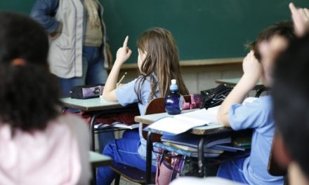 Câmara aprova piso salarial do magistério para professores de educação infantil