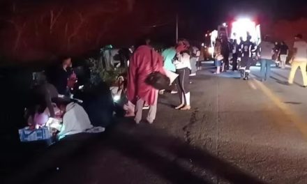 Acidente com ônibus deixa 29 passageiros feridos no sudoeste da Bahia