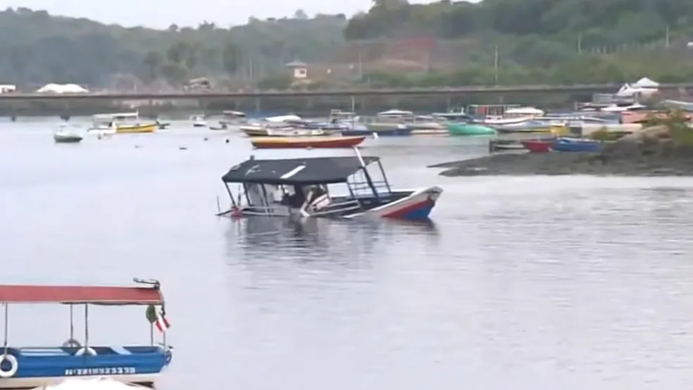 Barco naufraga na Baía de Todos os Santos e cinco pessoas morrem