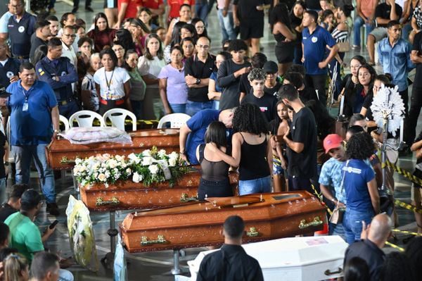 Uma cidade de luto: moradores de Jacobina prestam homenagens aos mortos em acidente na Bahia