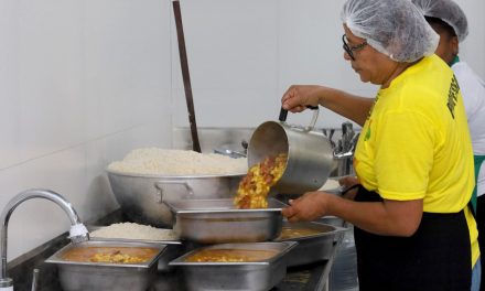 Edital Comida no Prato vai garantir alimentação para 20 mil baianos em situação de vulnerabilidade