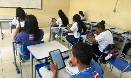 Uso de tablets dinamiza o processo de ensino e aprendizagem dos estudantes da rede estadual