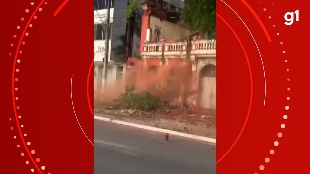 Fachada de casarão desaba em Ilhéus; imóvel construído na década de 20 é tombado pelo município