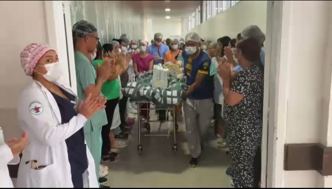 Corredor humano reverencia mais um doador de múltiplos órgãos no Hospital de Base de Itabuna