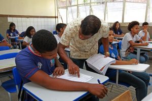 Bahia tem menor taxa de analfabetismo do Nordeste; redução entre 2010 e 2022 foi de quase 18%