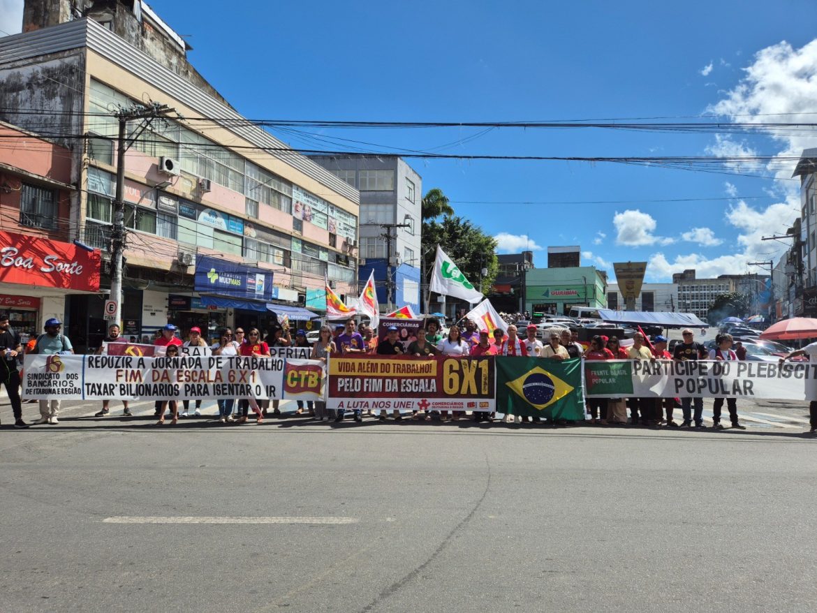 thumbnail_MANIFESTAÇÃO NA PRAÇA ADAMI DEFENDE SOBERANIA NACIONAL E APOIA PLEBISCITO POPULAR (5)